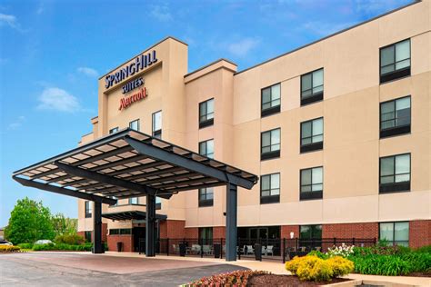 Hotel in Earth City, MO .